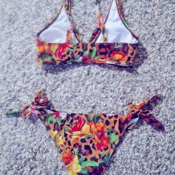 NEW Floral Print Tie Side Bikini Swimsuit S - Picture 6 of 7